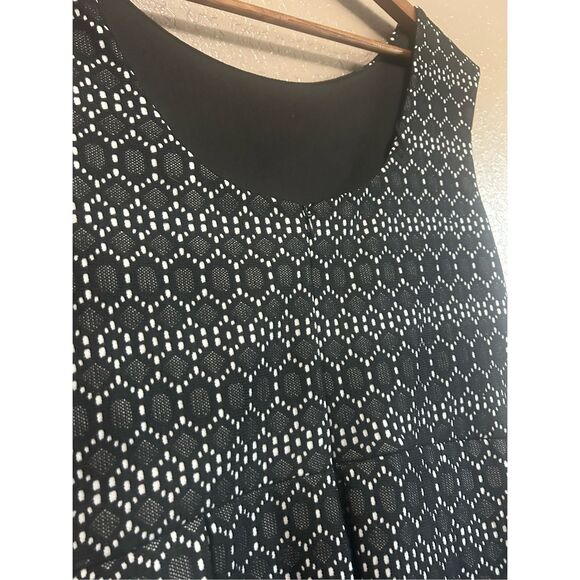 Tiana B. Black White Sleeveless Fit‎ & Flare Dress - Size 10 - Picture 4 of 6